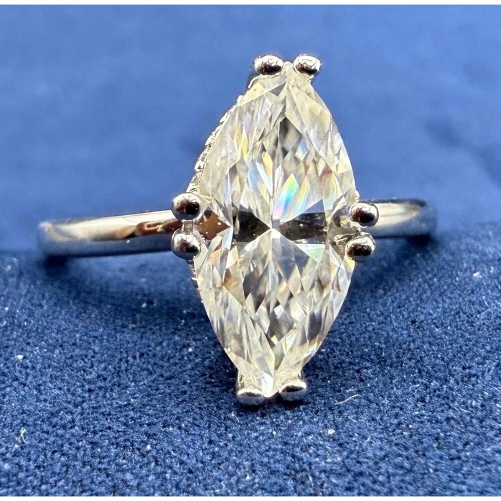 2.5CT Marquise Cut Solitaire Ring size 9